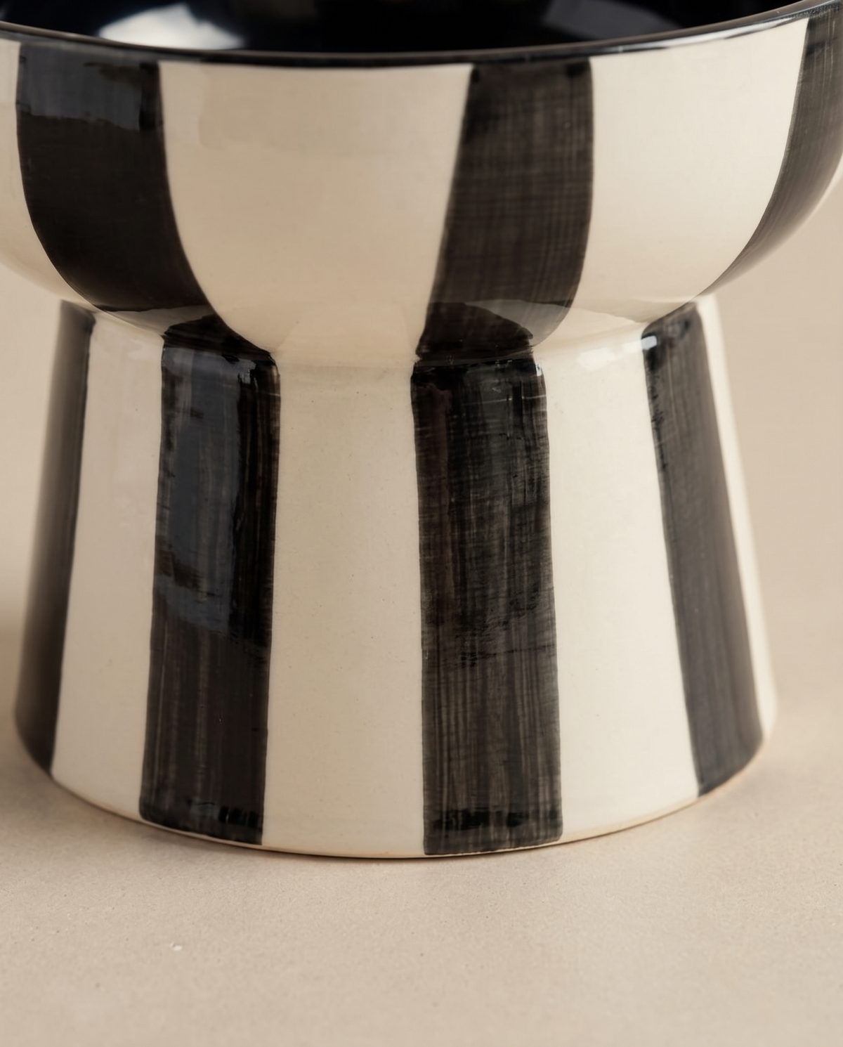 The Richmond, close view of the hand-painted stripes